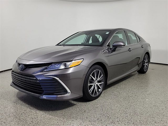 2022 Toyota Camry Hybrid XLE