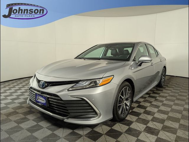 2022 Toyota Camry Hybrid XLE