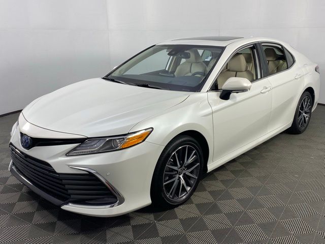 2022 Toyota Camry Hybrid XLE