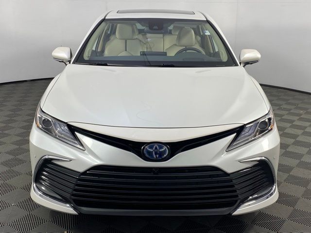 2022 Toyota Camry Hybrid XLE