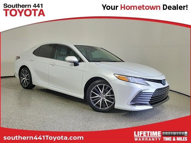 2022 Toyota Camry Hybrid XLE