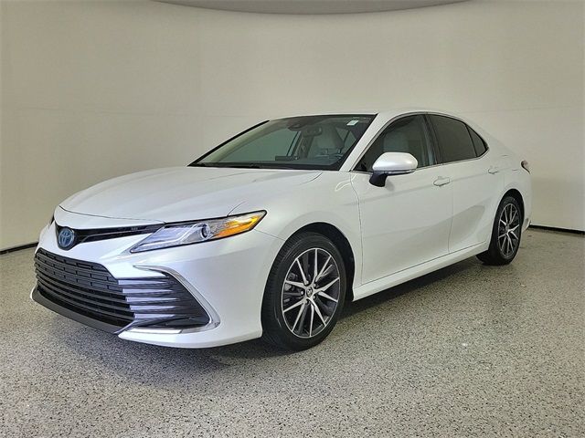 2022 Toyota Camry Hybrid XLE