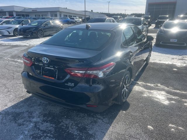 2022 Toyota Camry Hybrid XLE