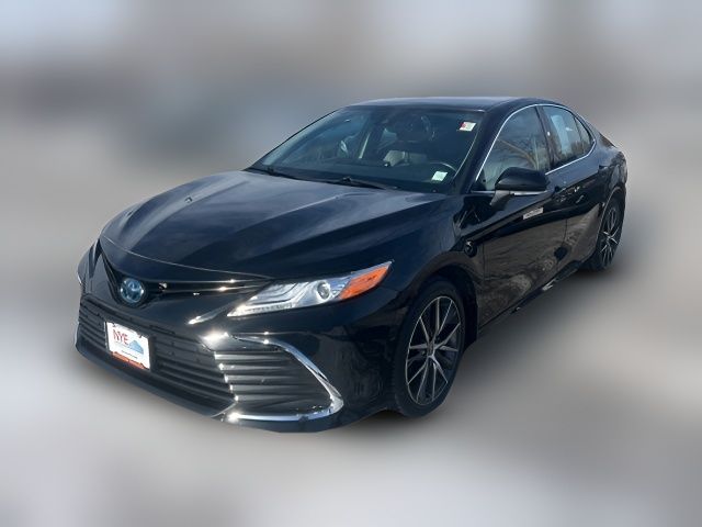 2022 Toyota Camry Hybrid XLE