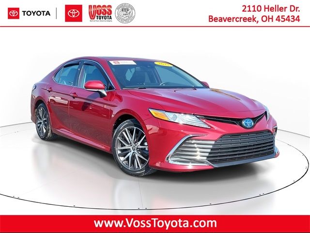 2022 Toyota Camry Hybrid XLE