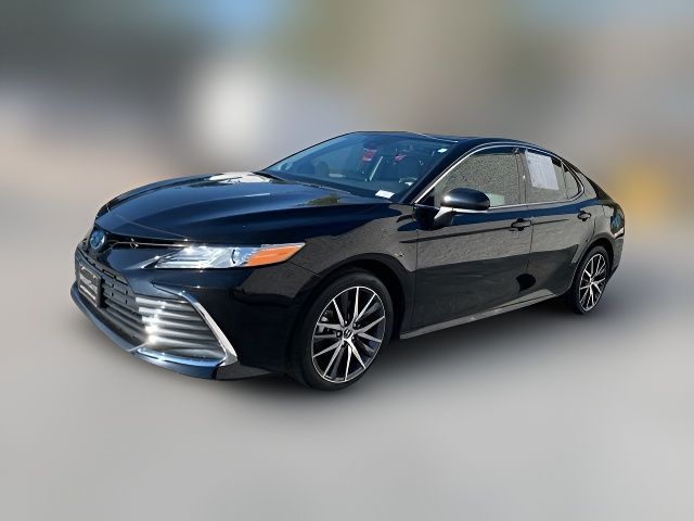 2022 Toyota Camry Hybrid XLE