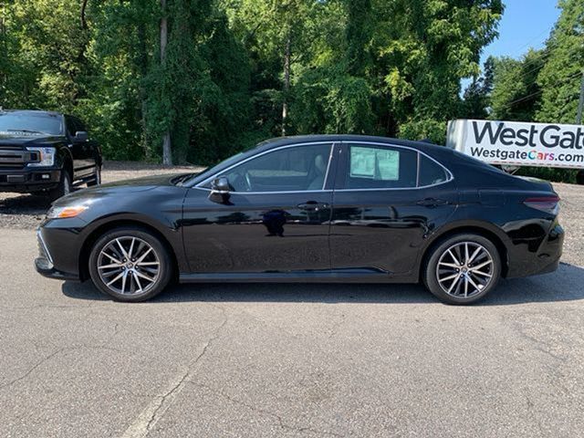 2022 Toyota Camry Hybrid XLE