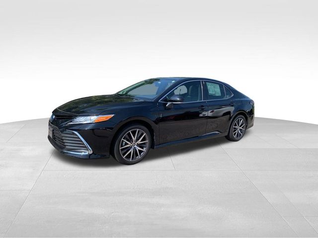 2022 Toyota Camry Hybrid XLE