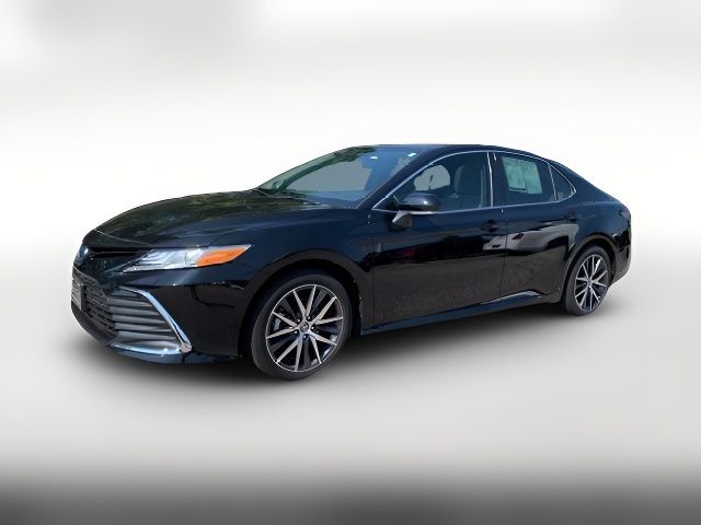 2022 Toyota Camry Hybrid XLE