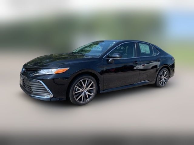 2022 Toyota Camry Hybrid XLE