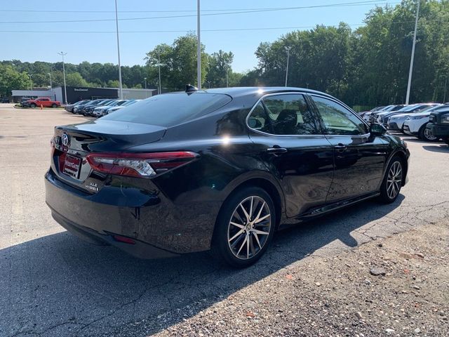 2022 Toyota Camry Hybrid XLE