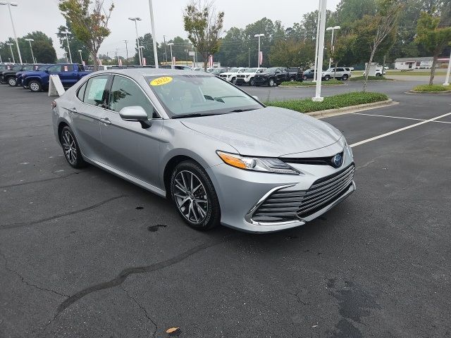 2022 Toyota Camry Hybrid XLE