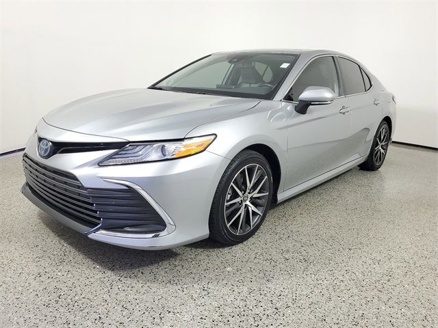 2022 Toyota Camry Hybrid XLE