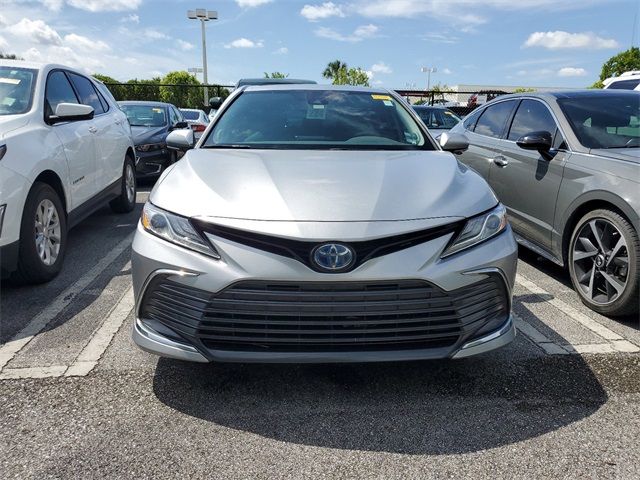 2022 Toyota Camry Hybrid XLE