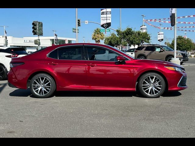 2022 Toyota Camry Hybrid XLE