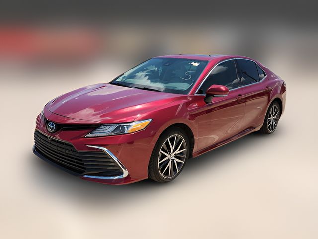 2022 Toyota Camry Hybrid XLE
