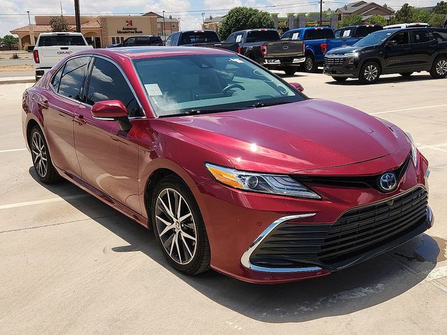2022 Toyota Camry Hybrid XLE