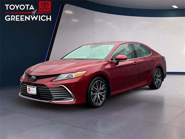 2022 Toyota Camry Hybrid XLE