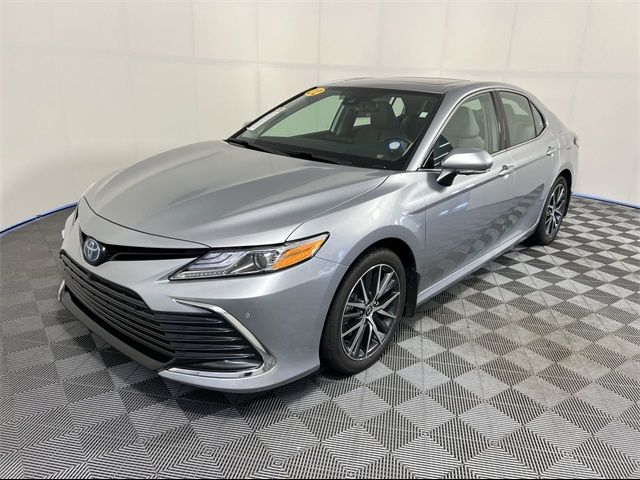 2022 Toyota Camry Hybrid XLE