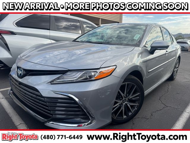 2022 Toyota Camry Hybrid XLE