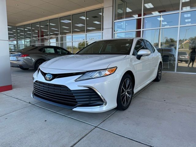 2022 Toyota Camry Hybrid XLE