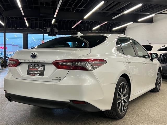 2022 Toyota Camry Hybrid XLE