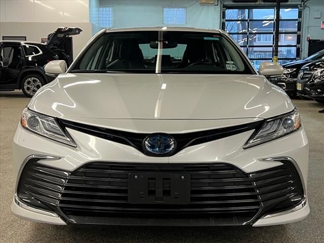 2022 Toyota Camry Hybrid XLE