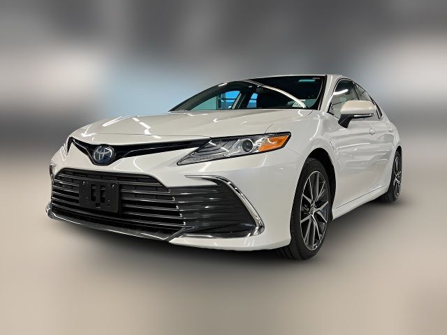 2022 Toyota Camry Hybrid XLE