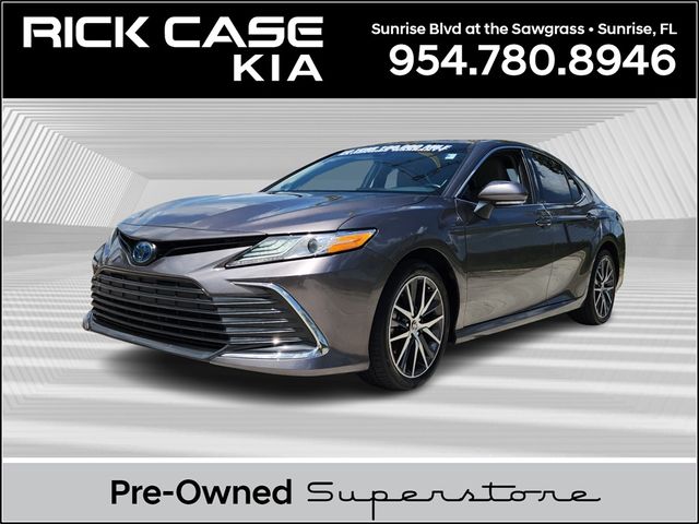 2022 Toyota Camry Hybrid XLE