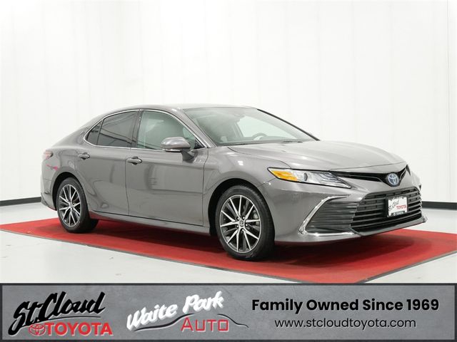 2022 Toyota Camry Hybrid XLE