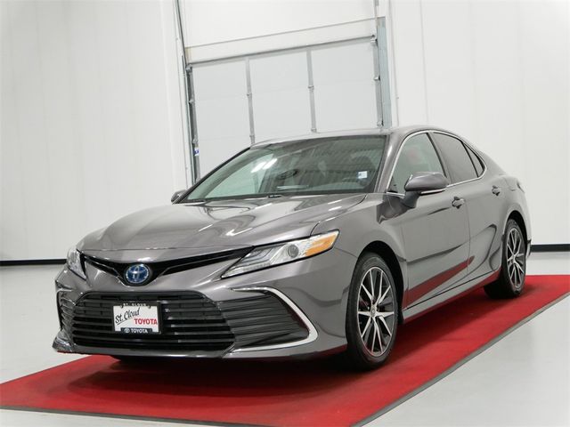 2022 Toyota Camry Hybrid XLE