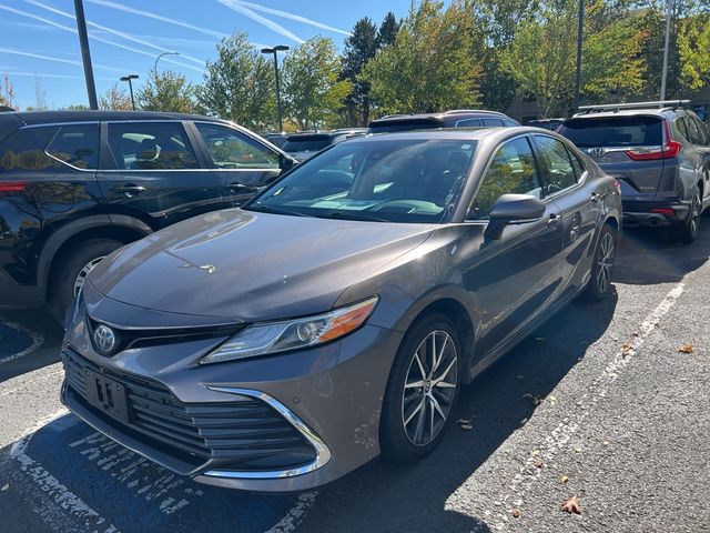 2022 Toyota Camry Hybrid XLE