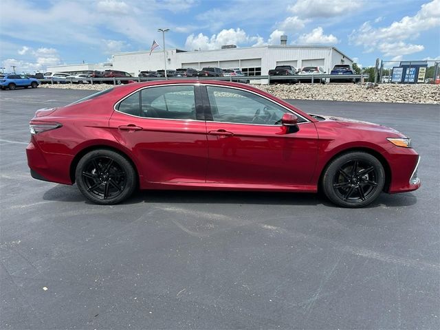 2022 Toyota Camry Hybrid XLE