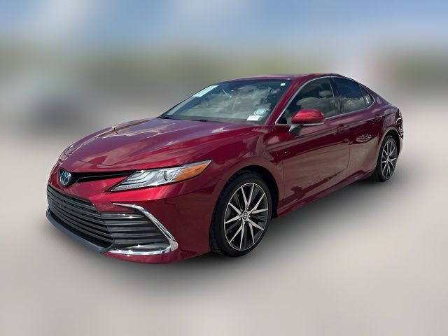 2022 Toyota Camry Hybrid XLE