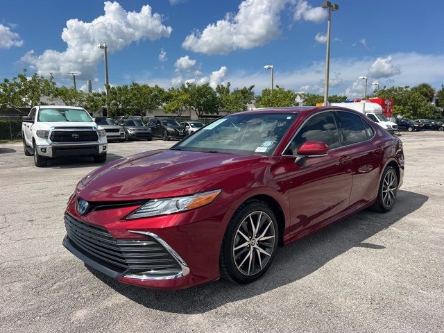 2022 Toyota Camry Hybrid XLE