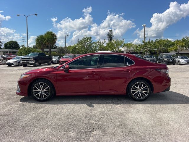 2022 Toyota Camry Hybrid XLE