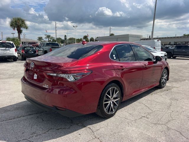 2022 Toyota Camry Hybrid XLE