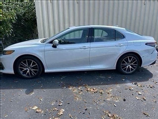 2022 Toyota Camry Hybrid XLE