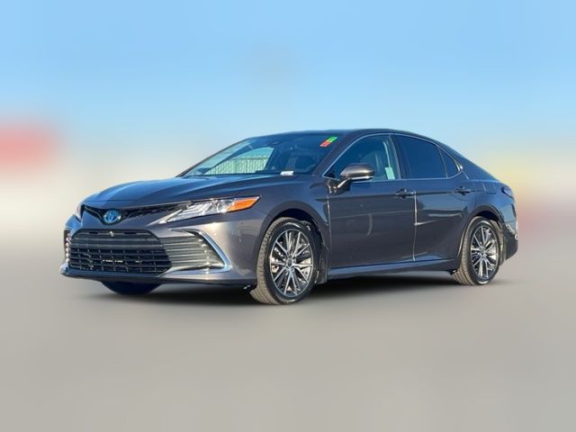 2022 Toyota Camry Hybrid XLE