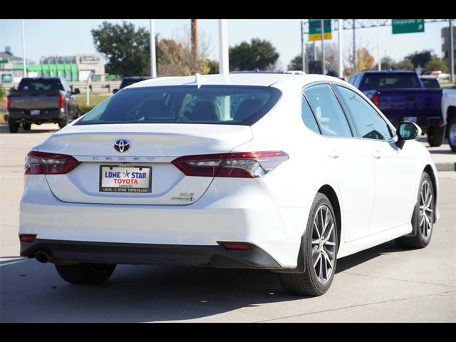 2022 Toyota Camry Hybrid XLE