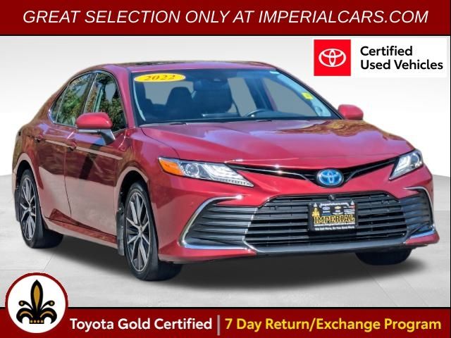 2022 Toyota Camry Hybrid XLE