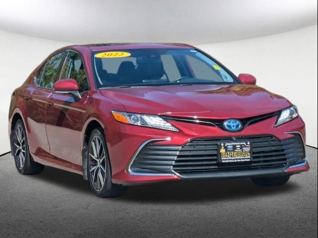 2022 Toyota Camry Hybrid XLE