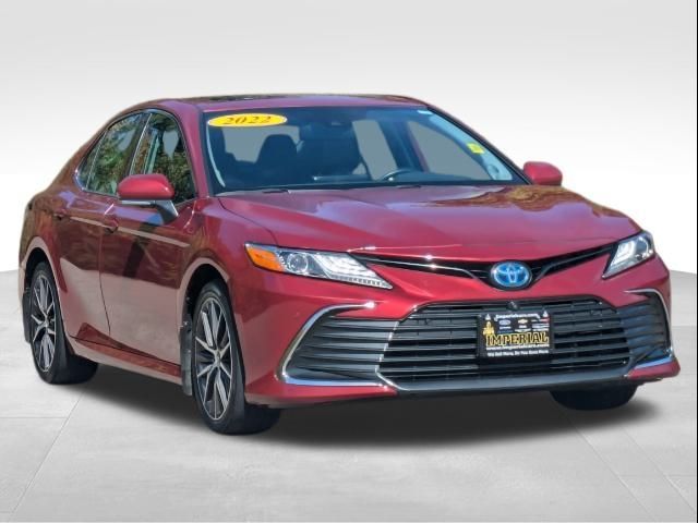 2022 Toyota Camry Hybrid XLE