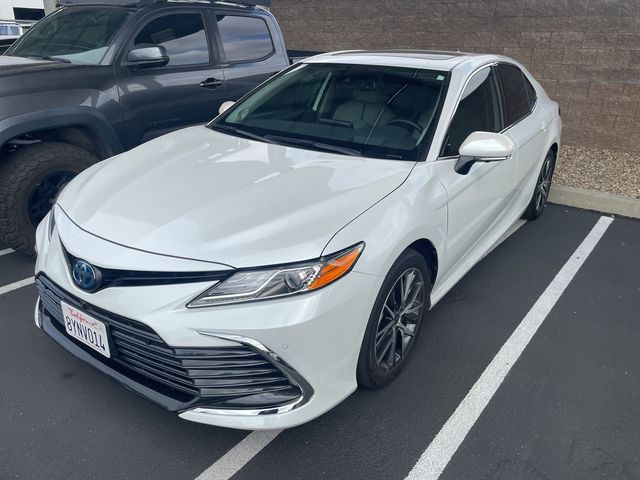 2022 Toyota Camry Hybrid XLE