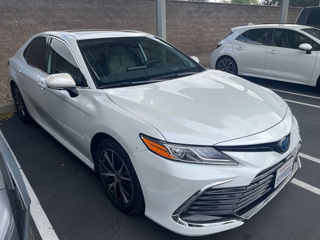 2022 Toyota Camry Hybrid XLE