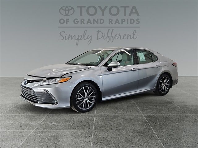 2022 Toyota Camry Hybrid XLE