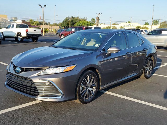 2022 Toyota Camry Hybrid XLE