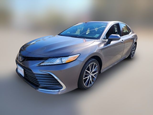 2022 Toyota Camry Hybrid XLE