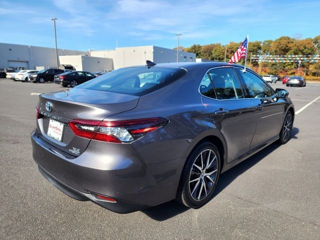 2022 Toyota Camry Hybrid XLE