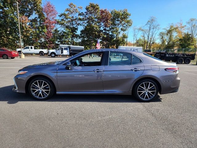 2022 Toyota Camry Hybrid XLE